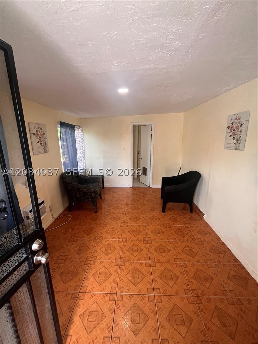 No credit requirements. Easy to qualify. Quick move-in available.
Maximum occupancy: 2 people.