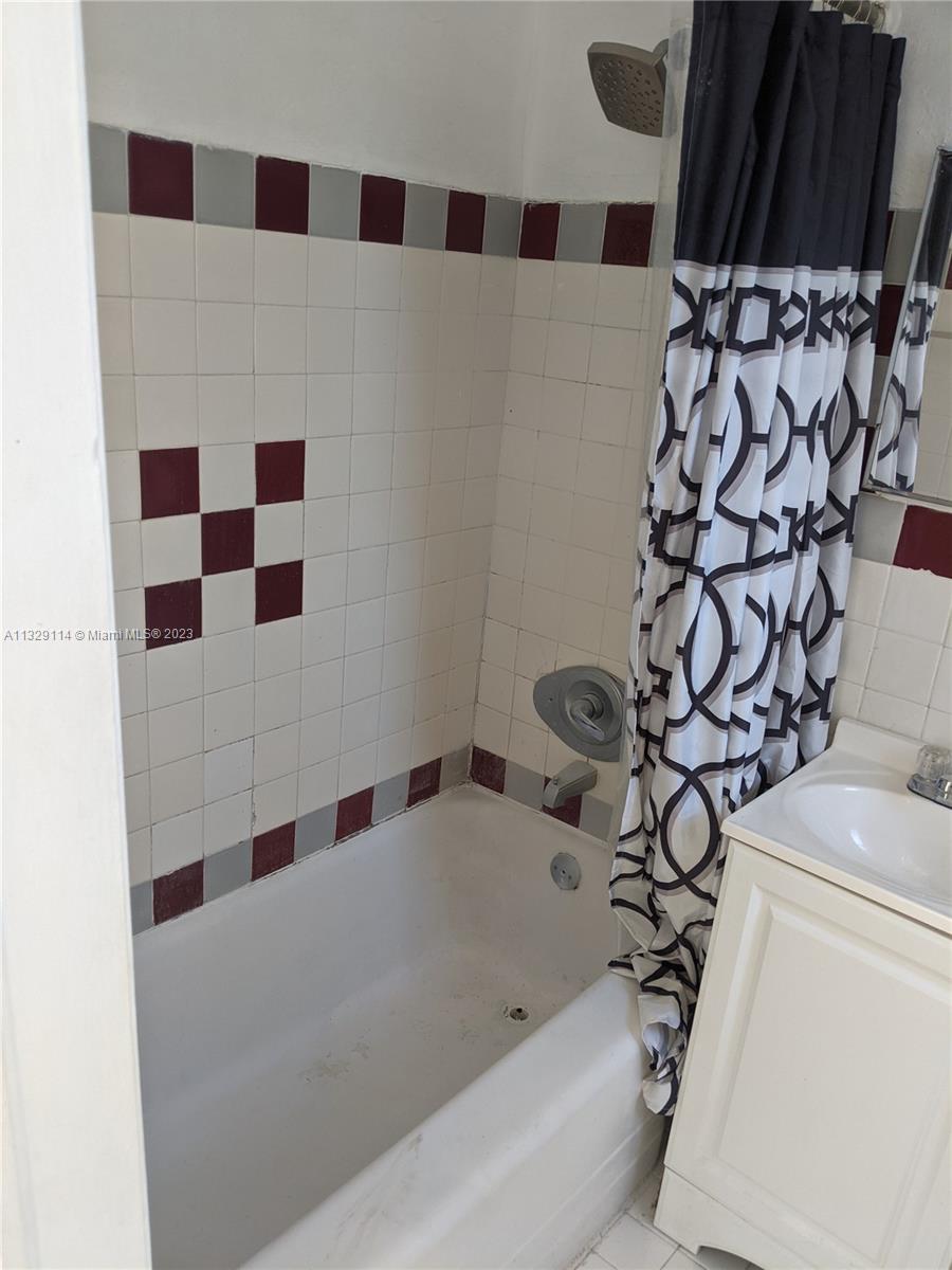 BISCAYNE BEACH RESUB - Residential Lease
