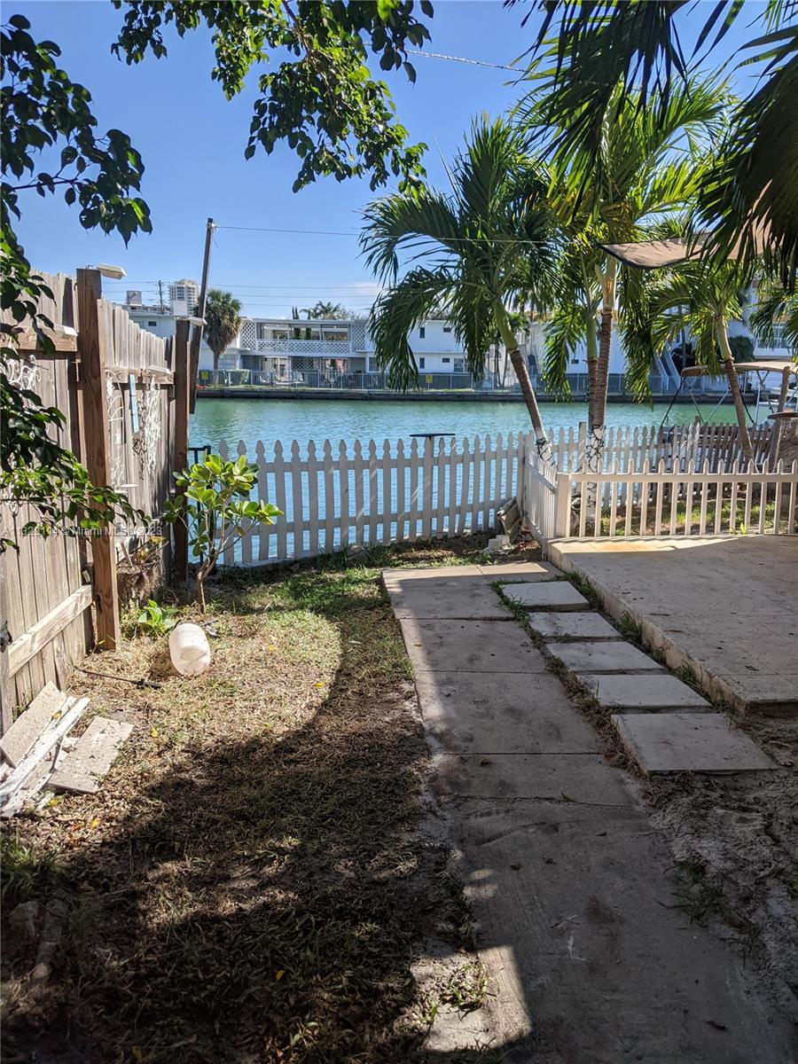 BISCAYNE BEACH RESUB - Residential Lease