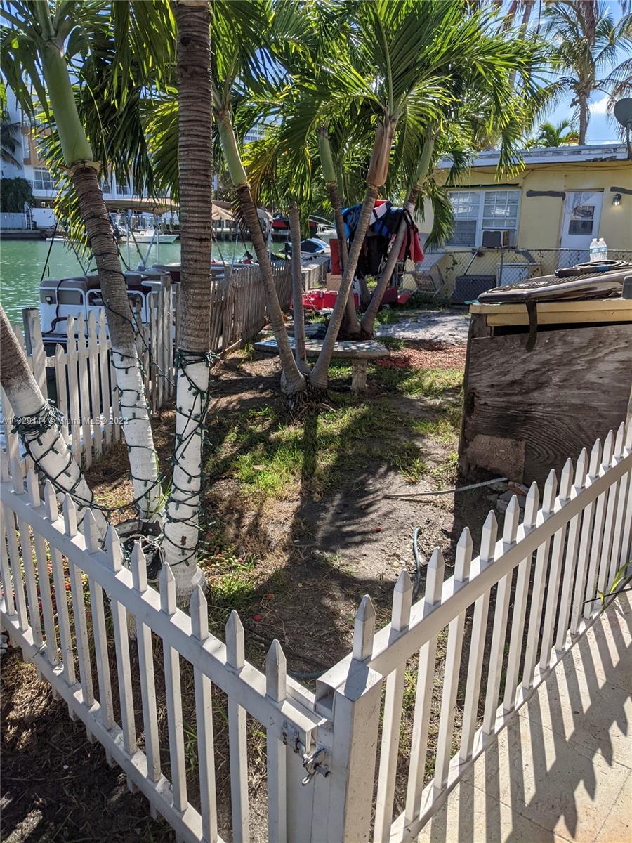 BISCAYNE BEACH RESUB - Residential Lease