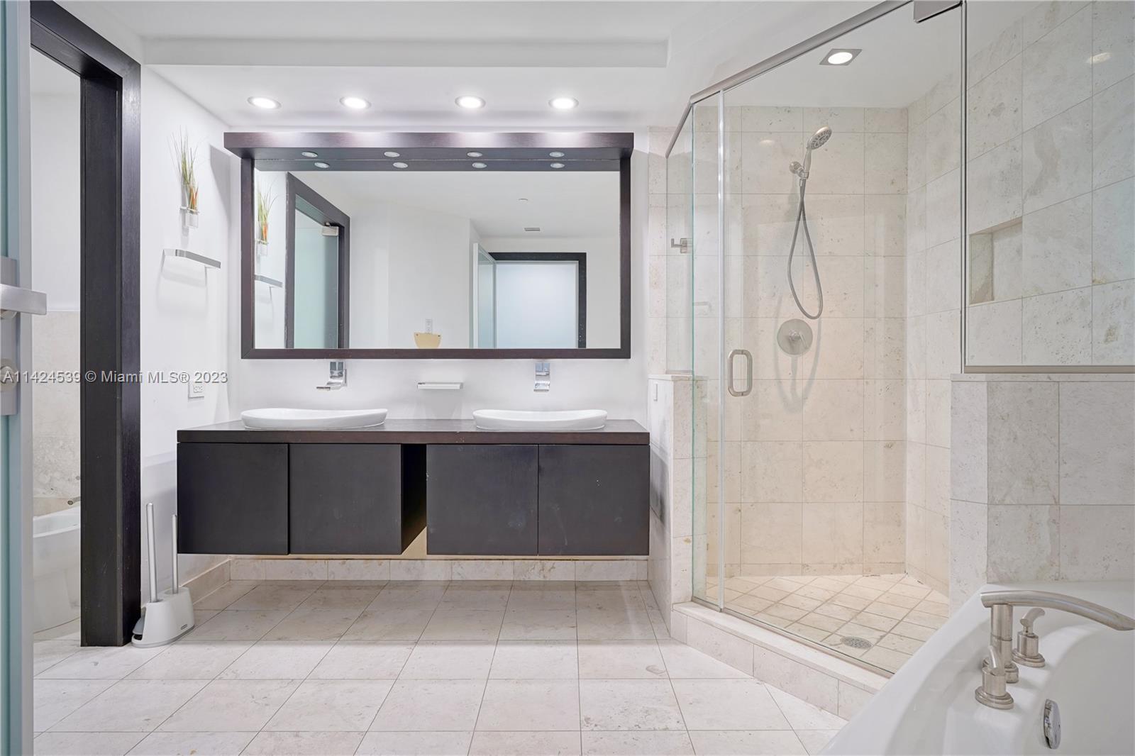CARBONELL CONDO - Residential Lease
