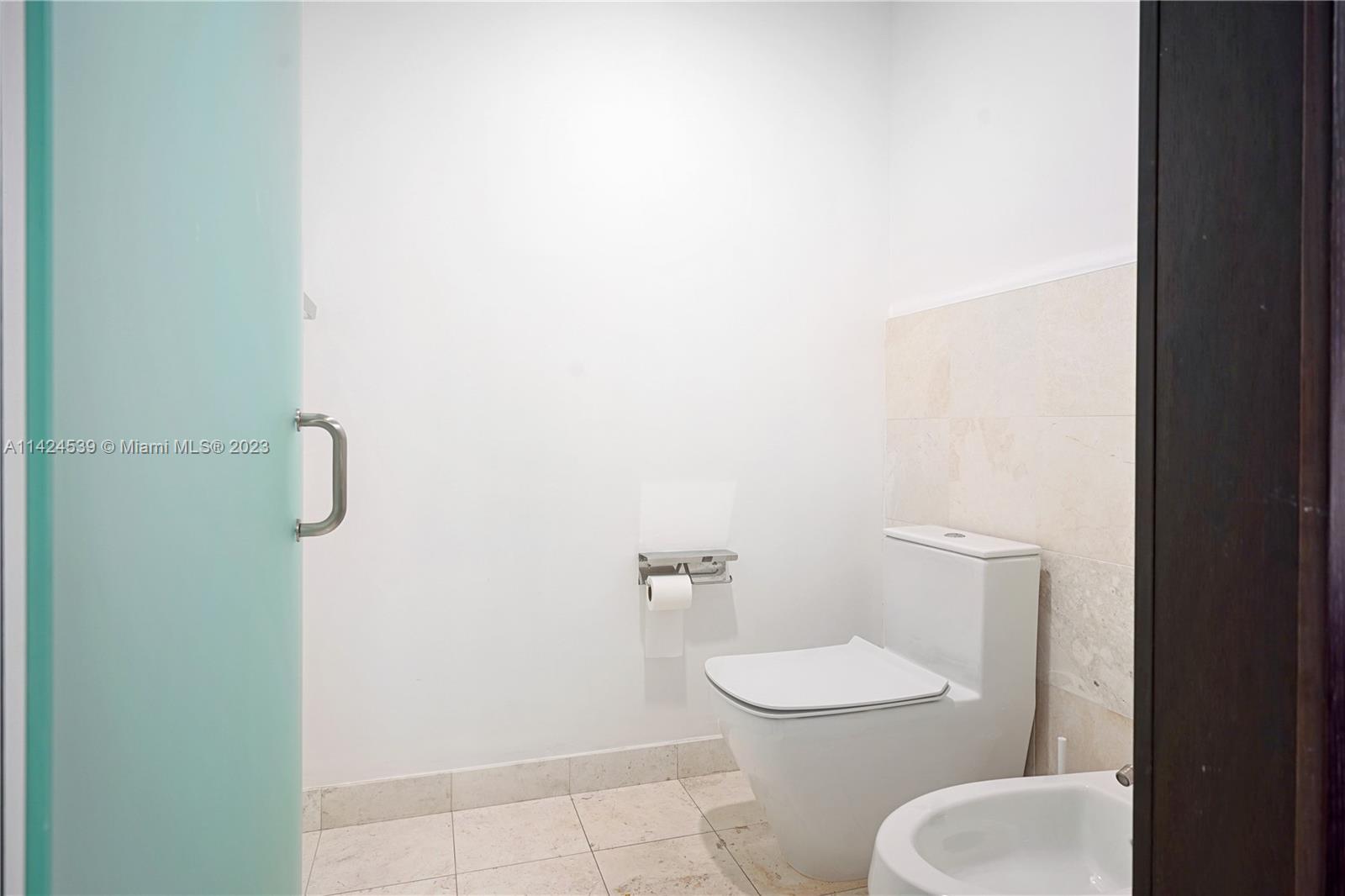 CARBONELL CONDO - Residential Lease