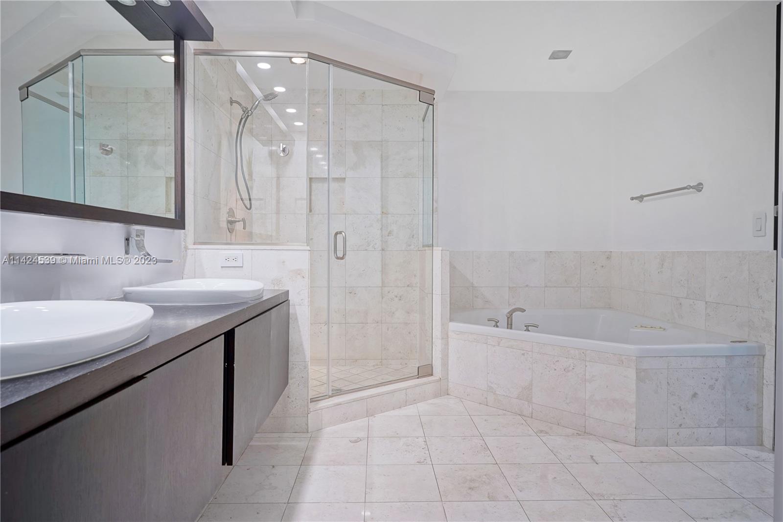 CARBONELL CONDO - Residential Lease