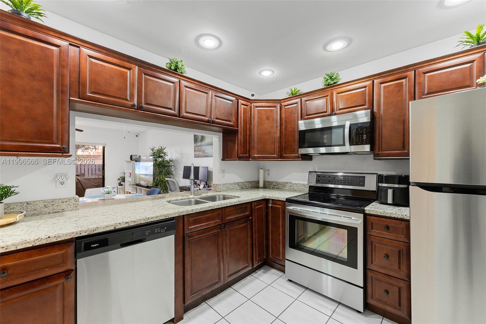 PEMBROKE POINTE SEC ONE - Residential
