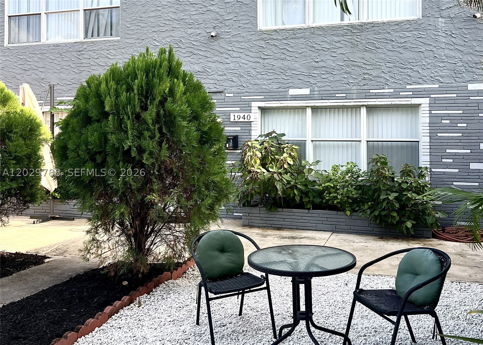 HOLLYWOOD - Residential Income