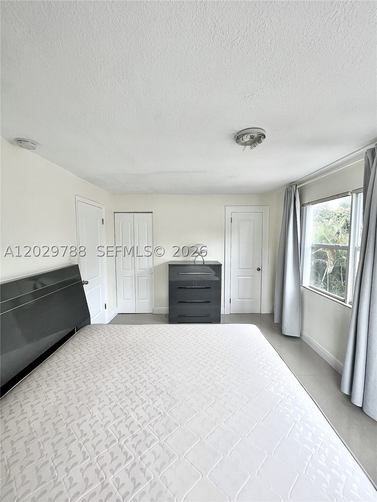 HOLLYWOOD - Residential Income