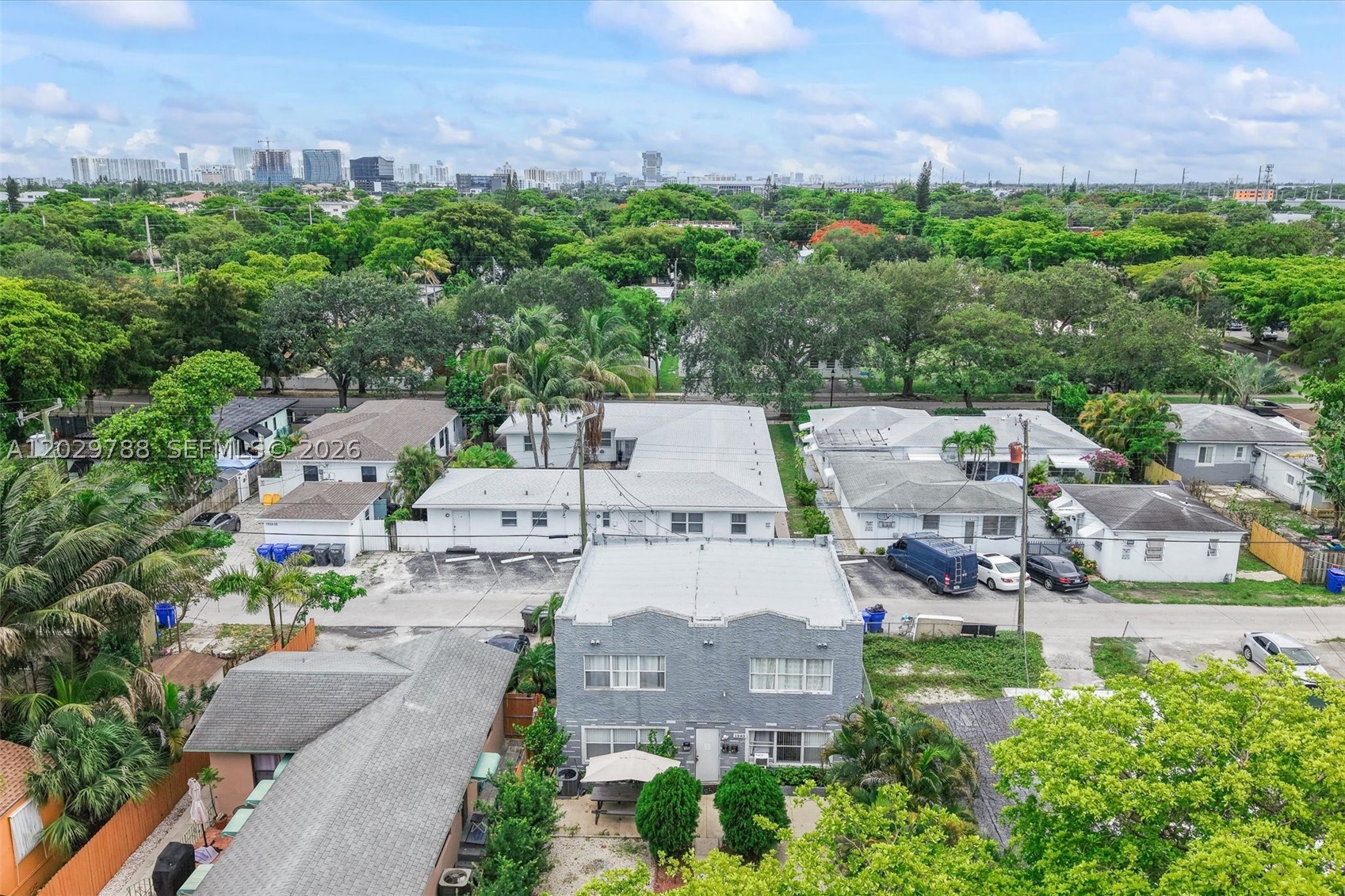 HOLLYWOOD - Residential Income