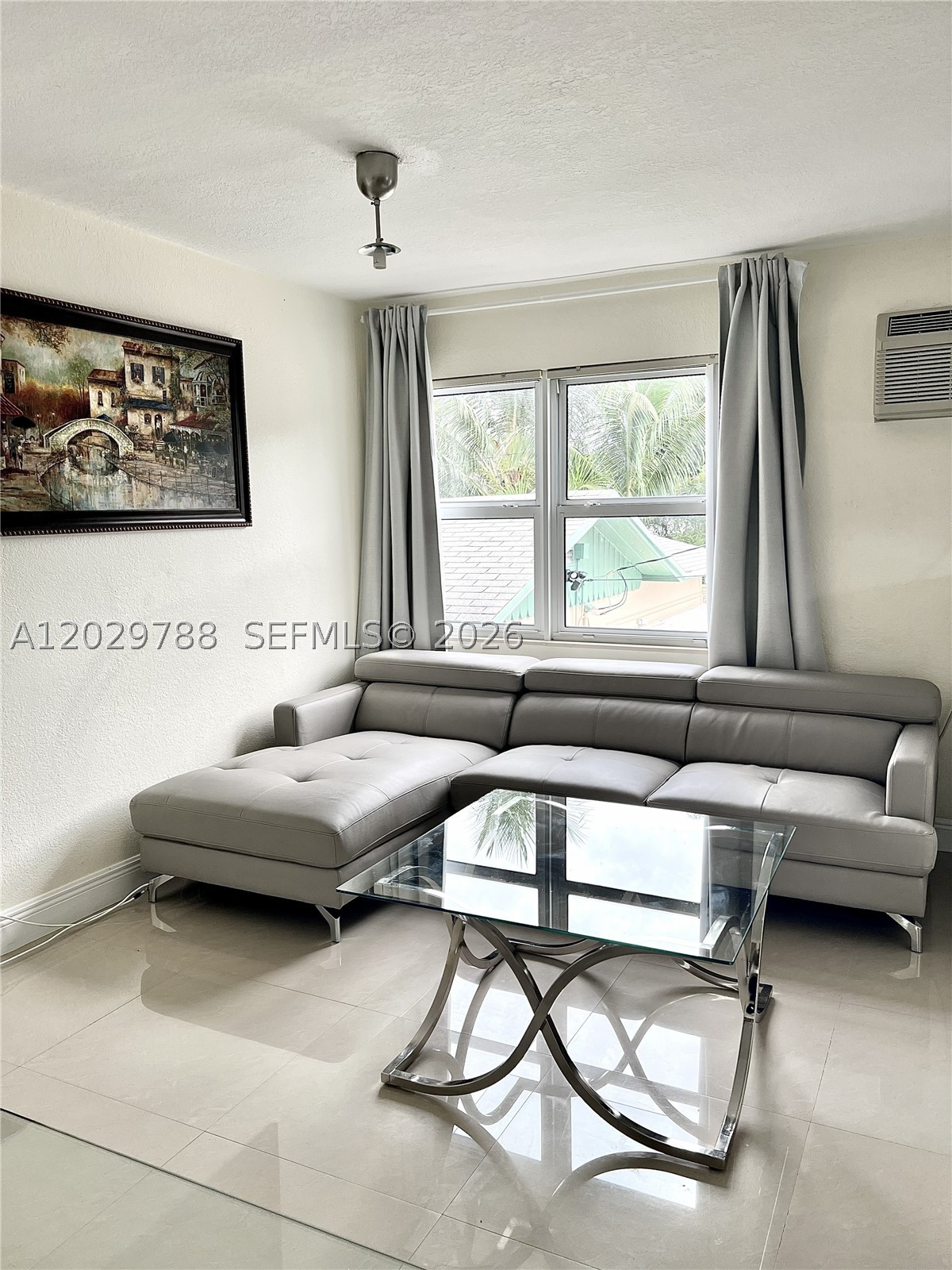 HOLLYWOOD - Residential Income