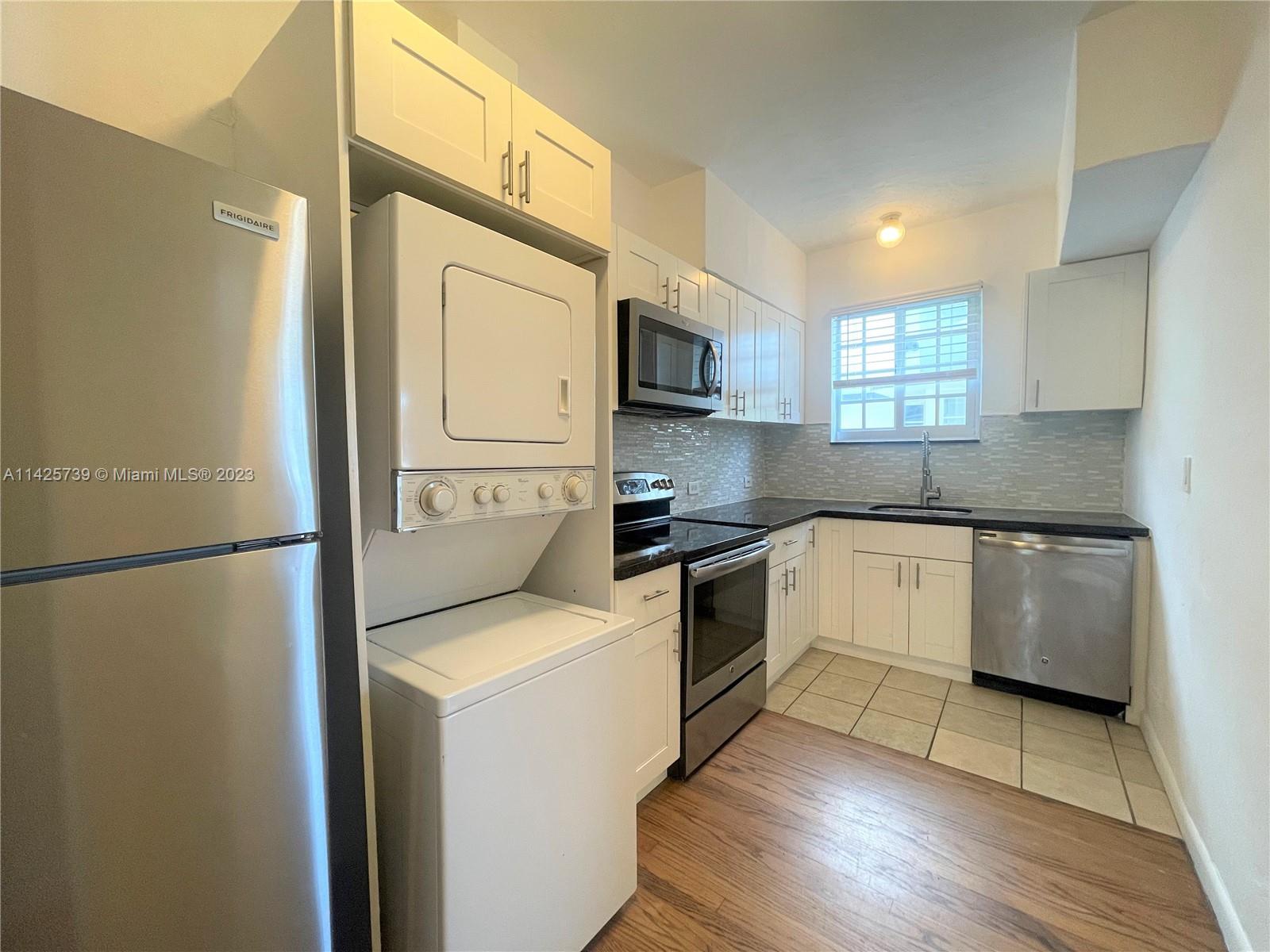 TOP FLOOR, CORNER UNIT, WASHER/DRYER INSIDE THE UNIT, HARDWOOD AND TILE FLOORS, IMPACT WINDOWS, GRANITE AND STAINLESS STEEL KITCHEN, CENTRAL A/C, IMMENSE WALK-IN CLOSETS AND MORE. AN ABSOLUTELY SPARKLING 2 BED/2 BATH IN THE HEART OF SOUTH BEACH JUST STEPS FROM THE BEACH, ESPANOLA WAY AND LINCOLN ROAD. FANTASTIC ART DECO BUILDING COMPLETELY GATED AND SECURE. EASY TO SHOW AND WILL NOT LAST, CALL TODAY. ***REALTORS: READ BROKERS REMARKS FOR OFFER INSTRUCTIONS AND CLICK SHOWING ASSIST LINK TO SCHEDULE SHOWINGS.