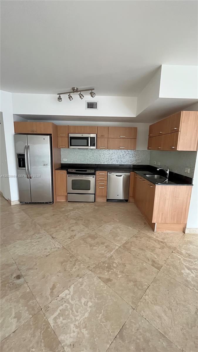 WIND CONDO - Residential Lease