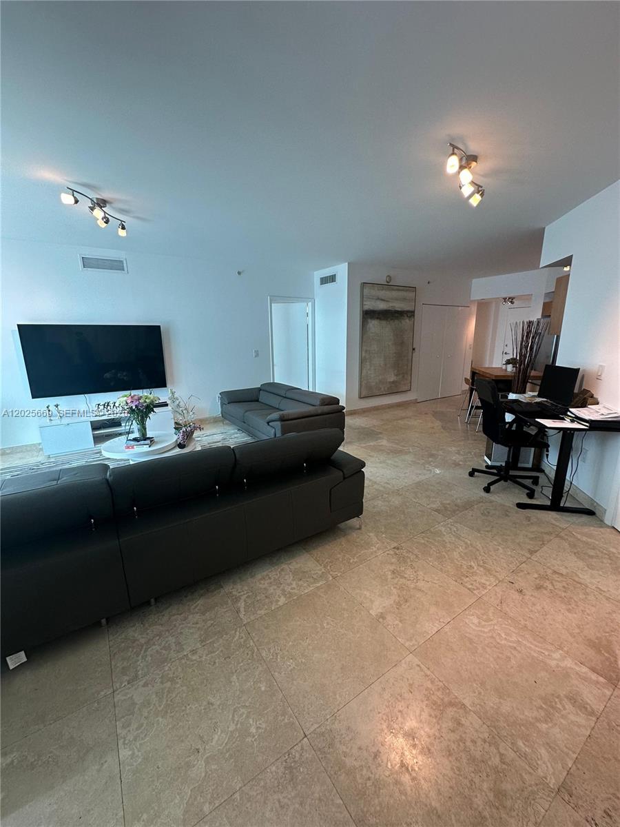 WIND CONDO - Residential Lease
