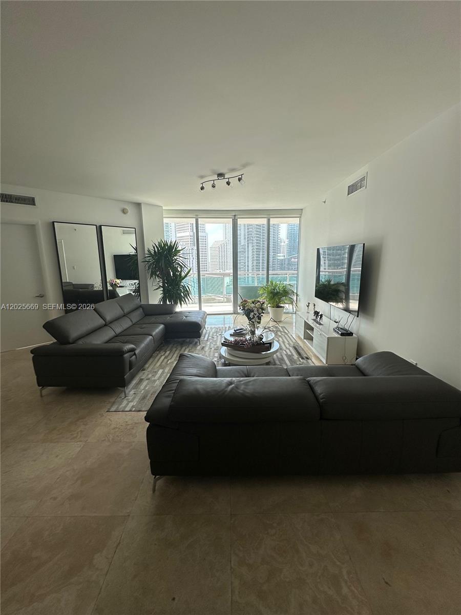 WIND CONDO - Residential Lease