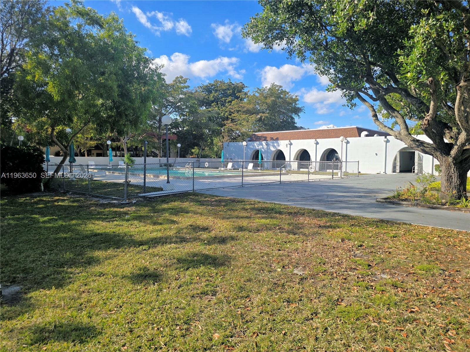 LAKE PARK CONDO NO 1 - BL - Residential