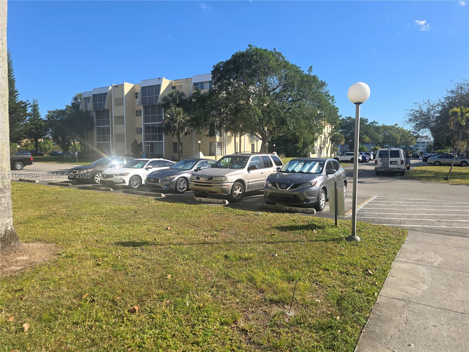 LAKE PARK CONDO NO 1 - BL - Residential