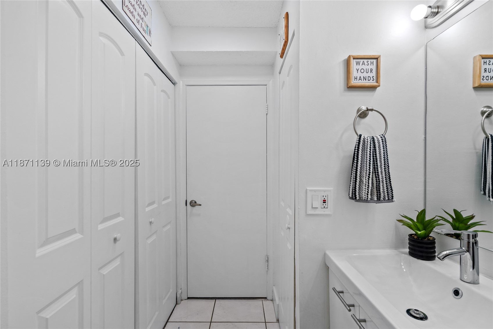 KENDALL LKS E LAKEVIEW TH - Residential