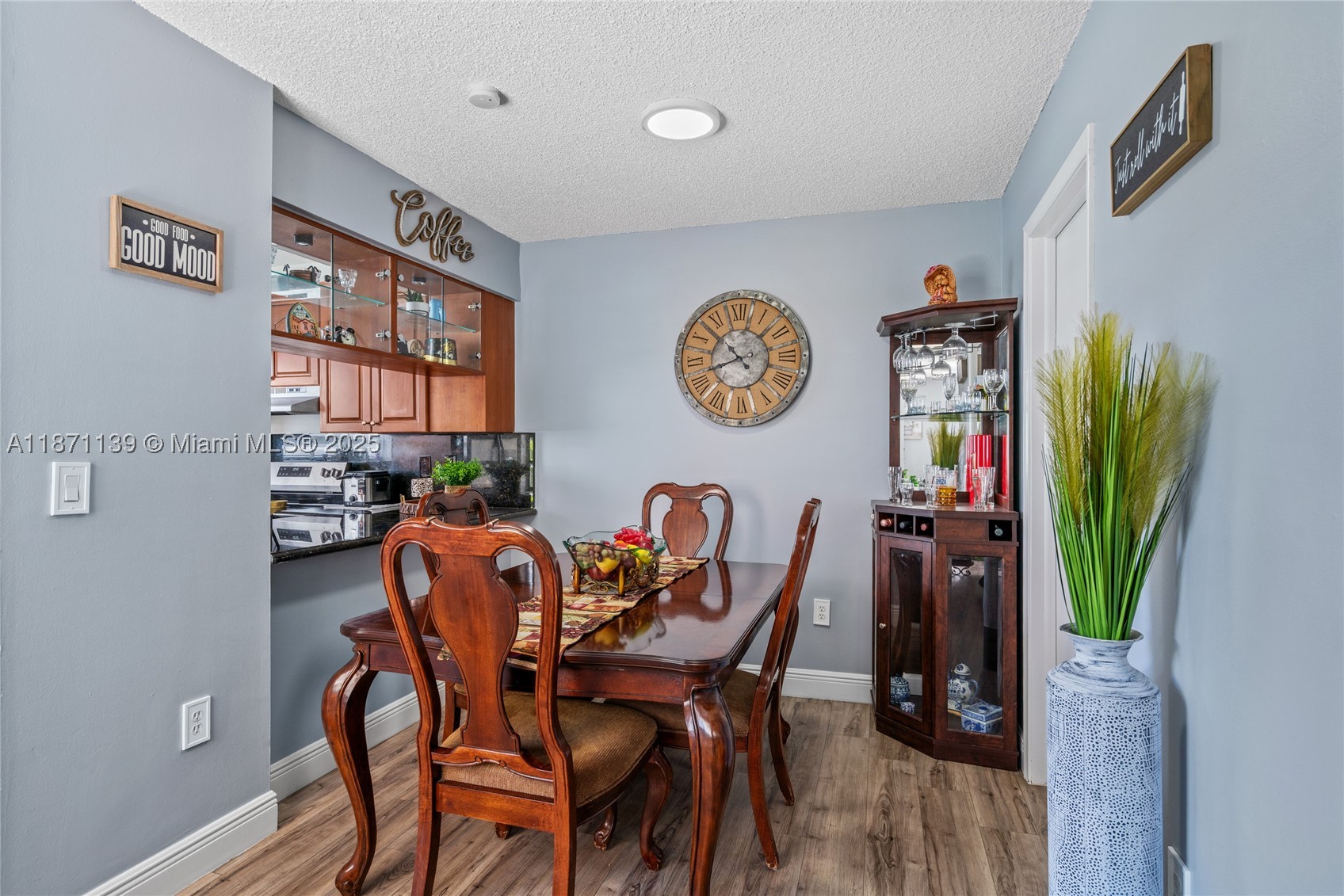 KENDALL LKS E LAKEVIEW TH - Residential