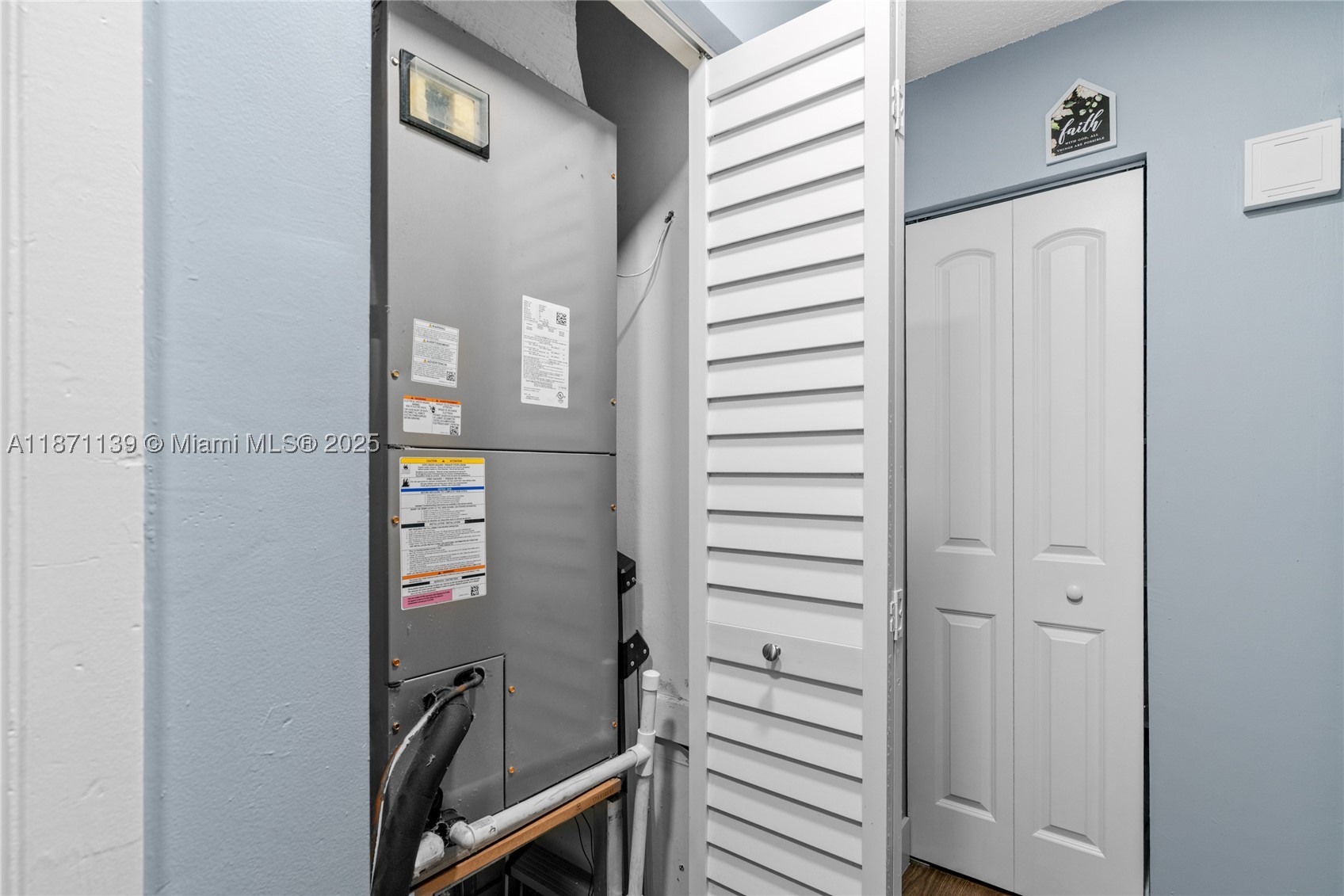 KENDALL LKS E LAKEVIEW TH - Residential