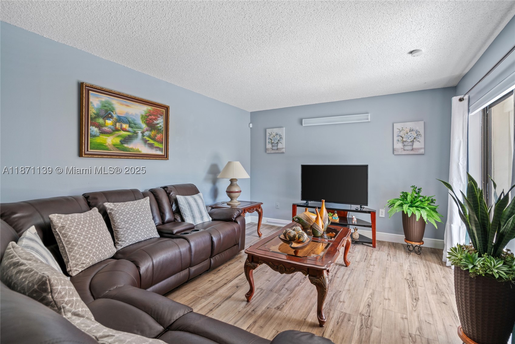 KENDALL LKS E LAKEVIEW TH - Residential