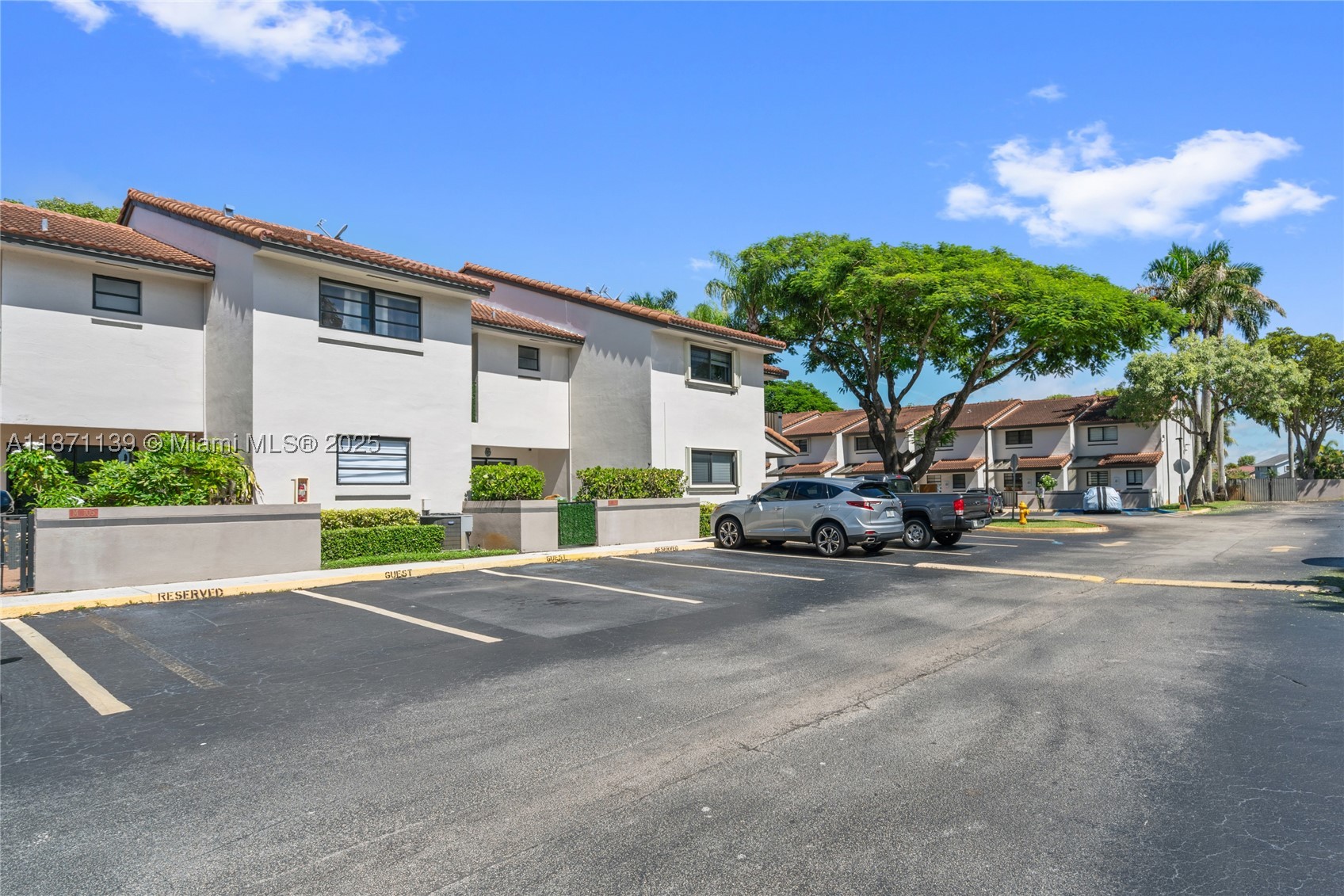 KENDALL LKS E LAKEVIEW TH - Residential