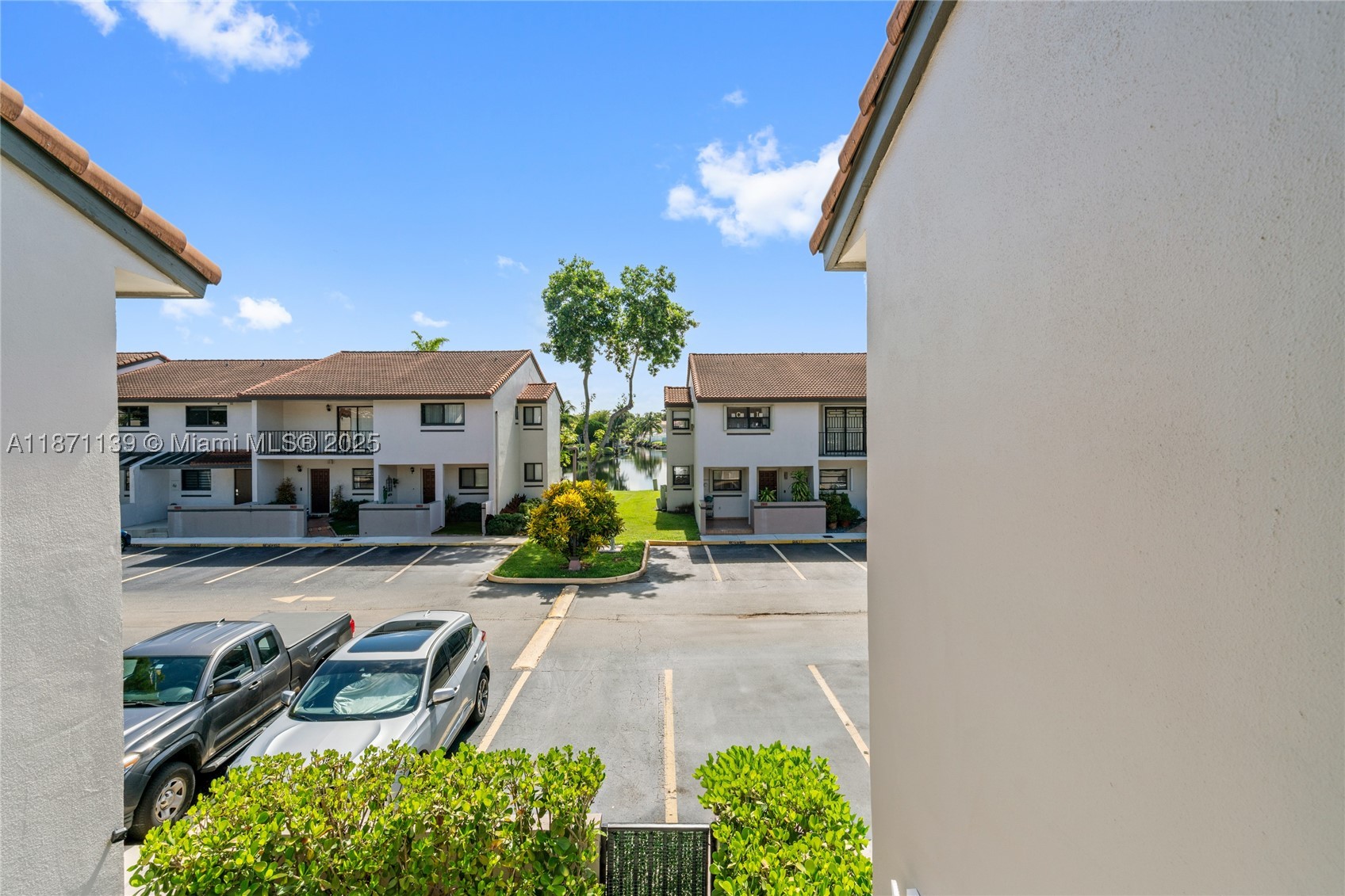 KENDALL LKS E LAKEVIEW TH - Residential