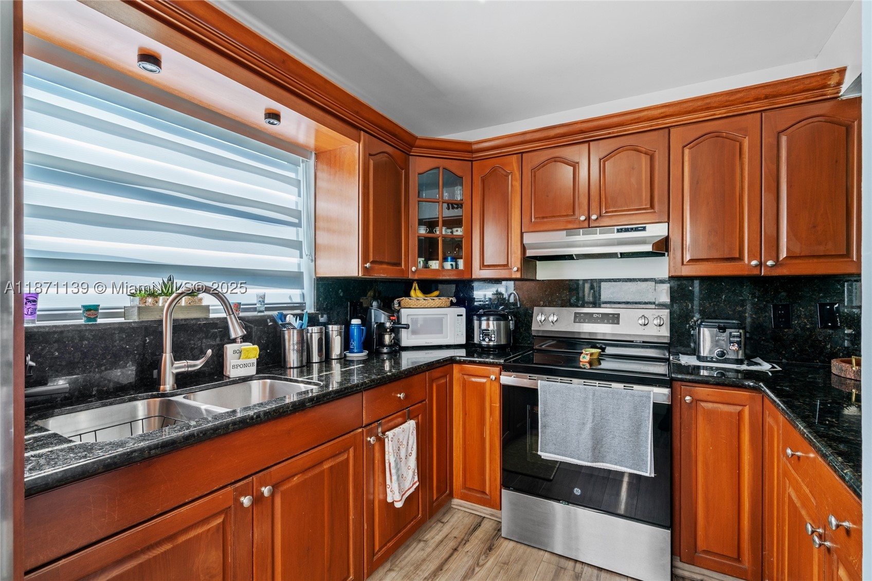 KENDALL LKS E LAKEVIEW TH - Residential