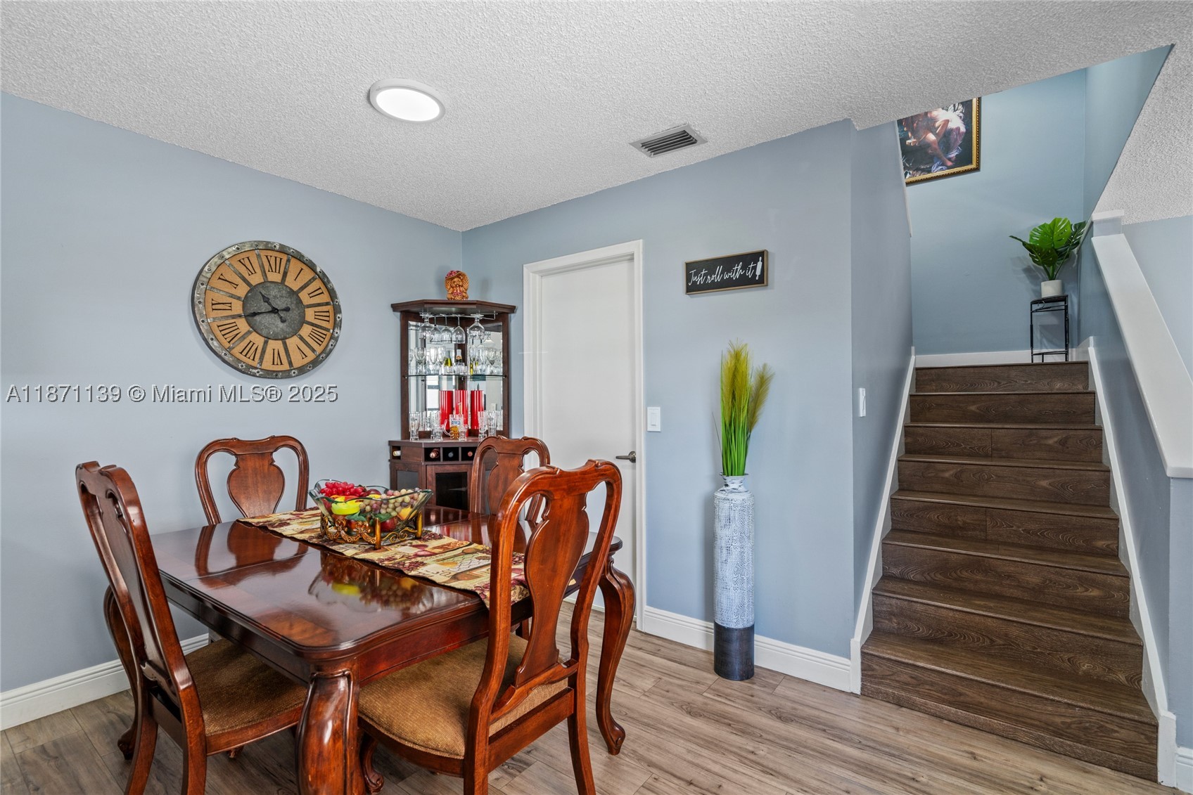 KENDALL LKS E LAKEVIEW TH - Residential