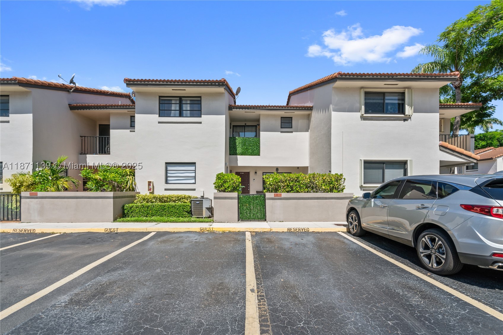 KENDALL LKS E LAKEVIEW TH - Residential