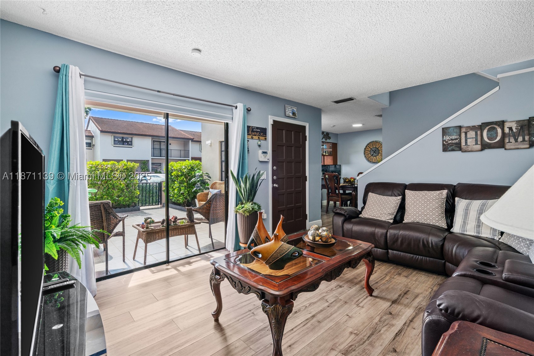 KENDALL LKS E LAKEVIEW TH - Residential