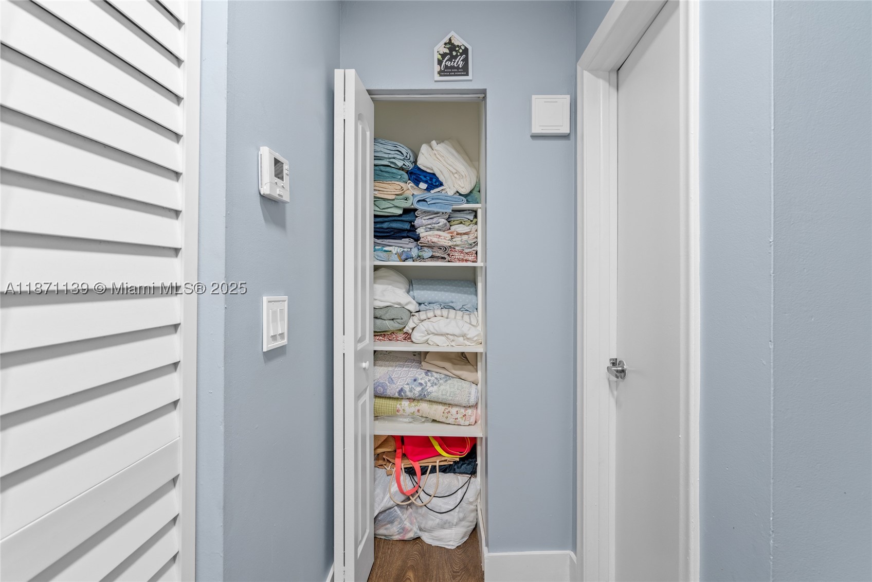 KENDALL LKS E LAKEVIEW TH - Residential