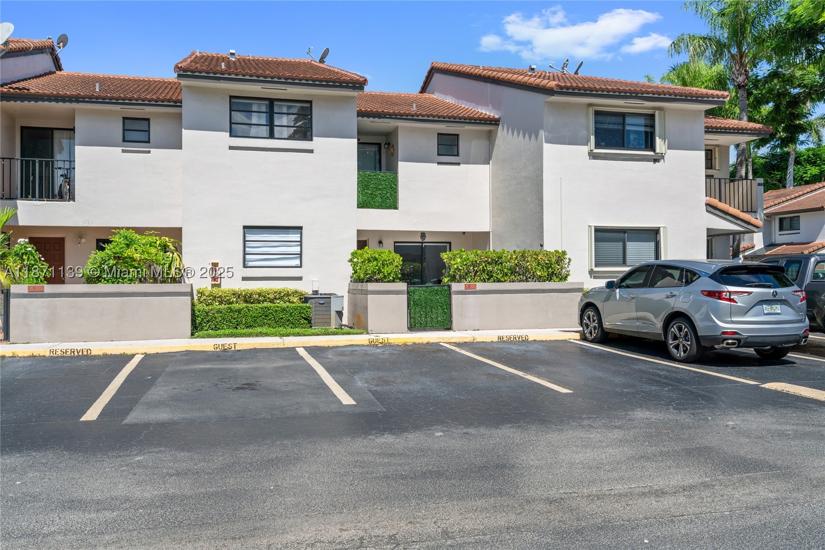 KENDALL LKS E LAKEVIEW TH - Residential
