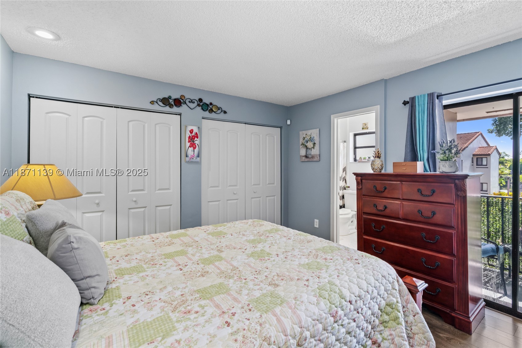 KENDALL LKS E LAKEVIEW TH - Residential