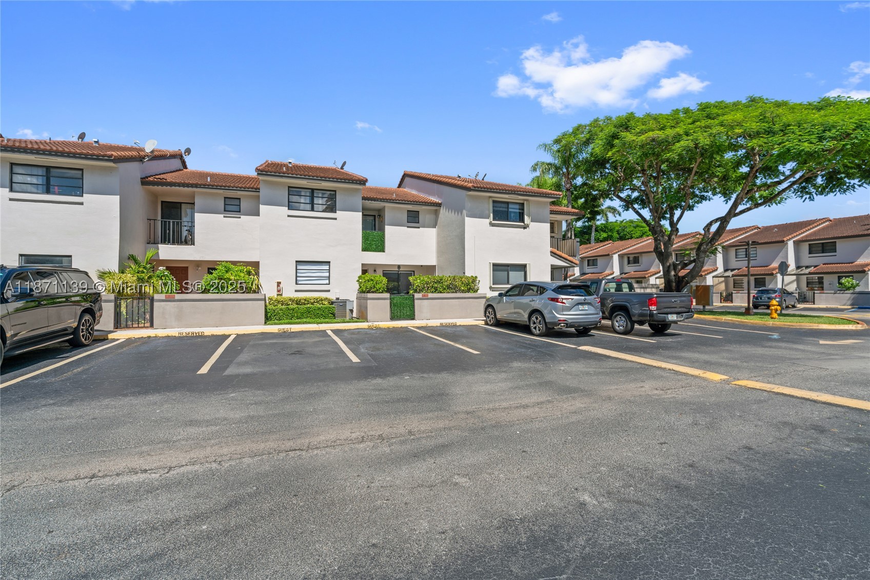 KENDALL LKS E LAKEVIEW TH - Residential