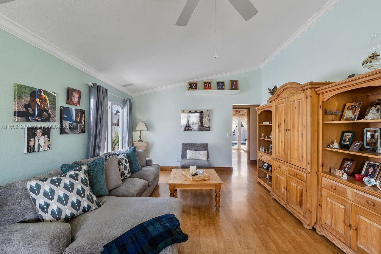 FAMILY HOMES - Residential