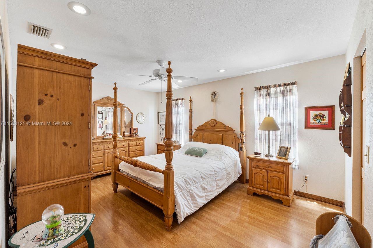 FAMILY HOMES - Residential