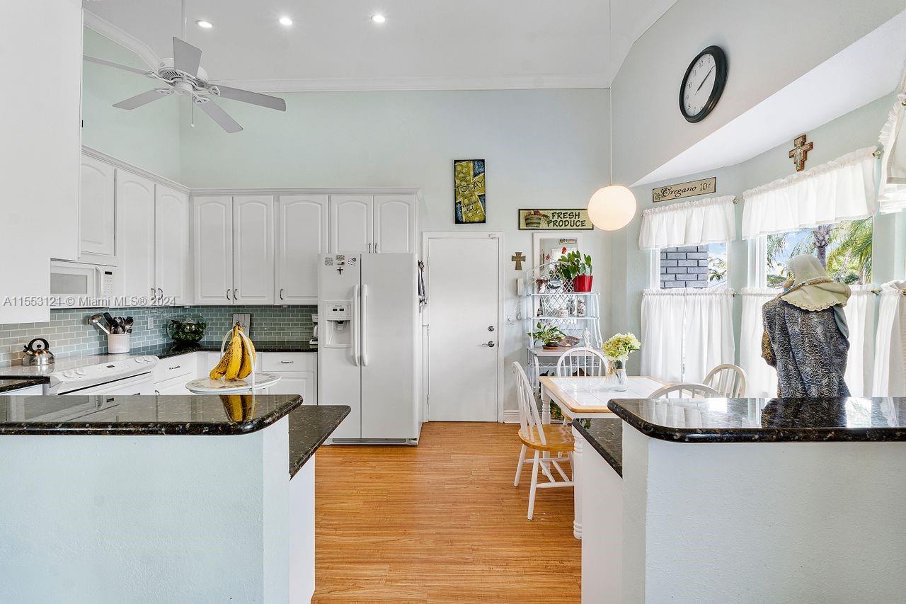 FAMILY HOMES - Residential