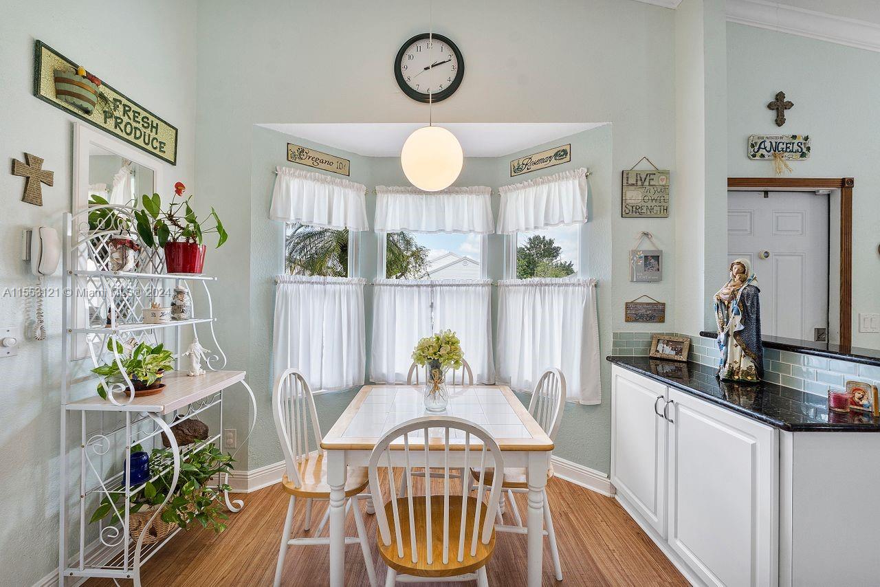 FAMILY HOMES - Residential
