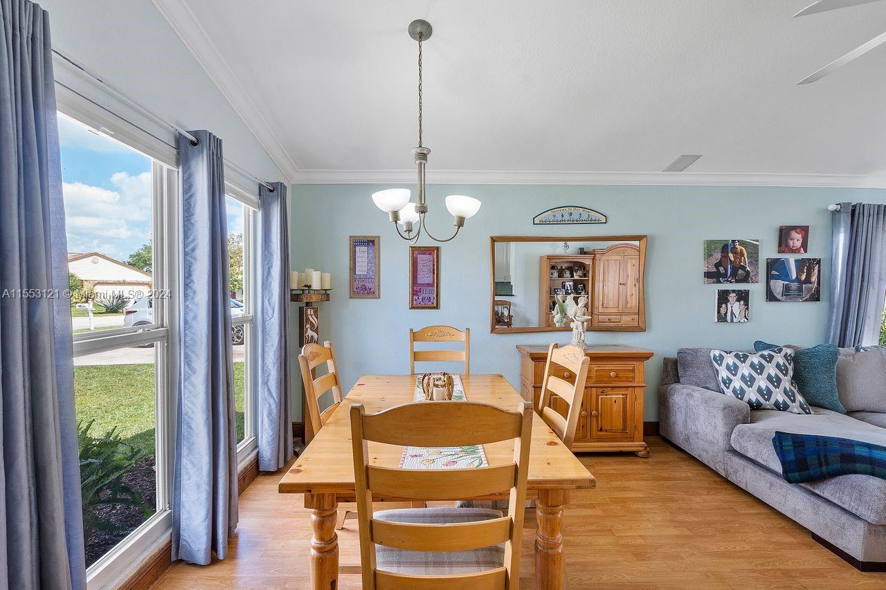 FAMILY HOMES - Residential
