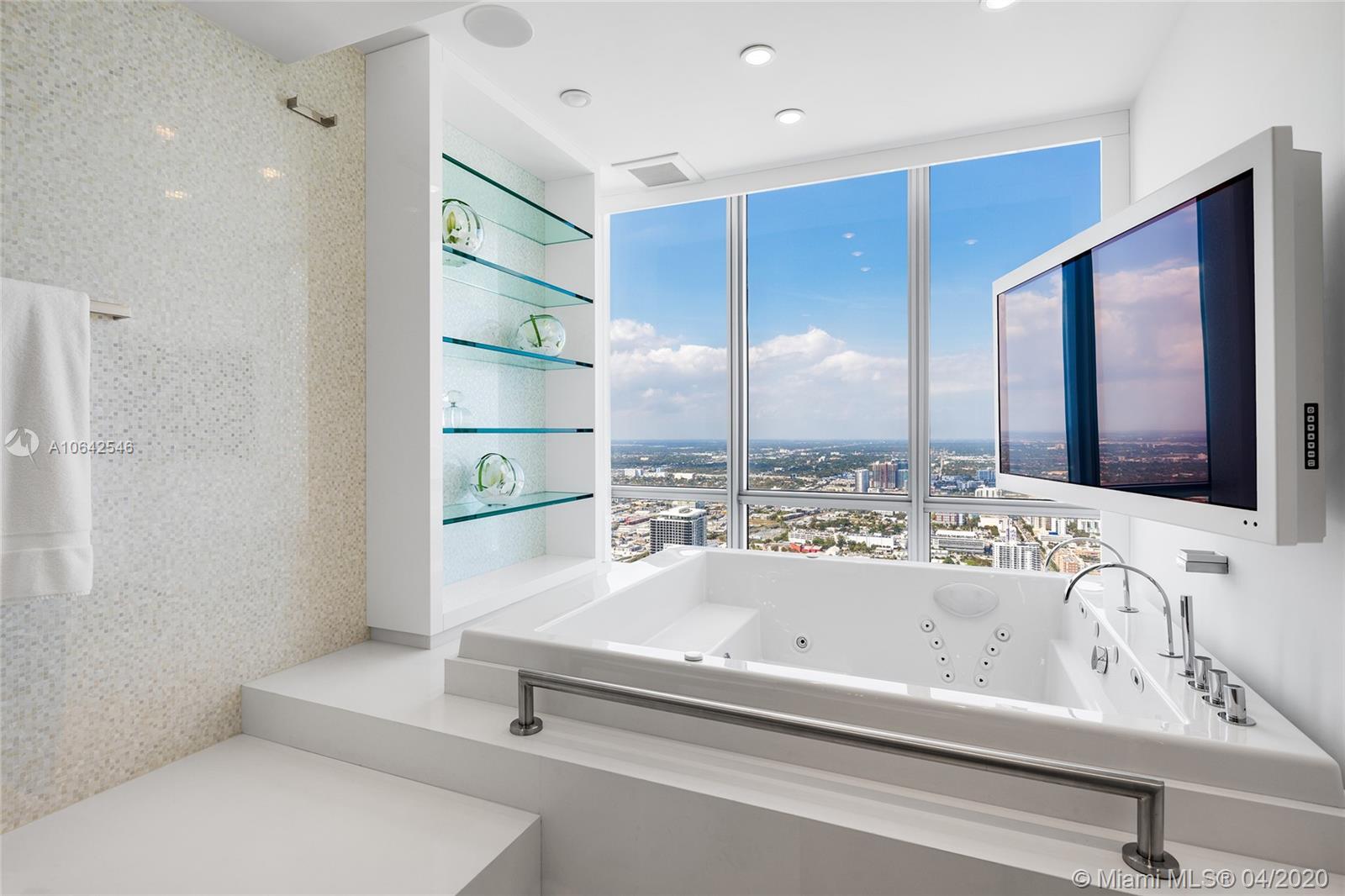 MARQUIS CONDO - Residential