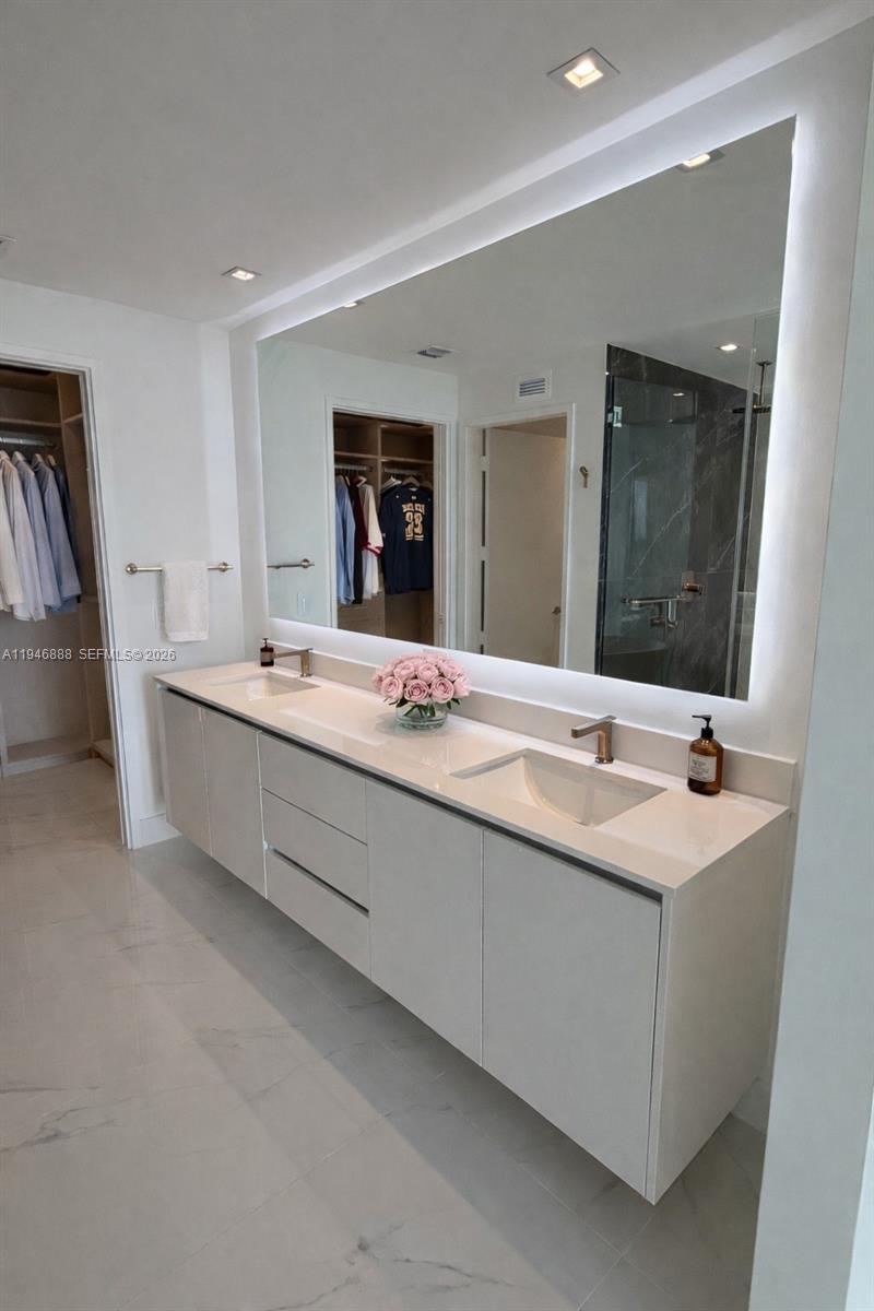 ARIA RESERVE - Residential