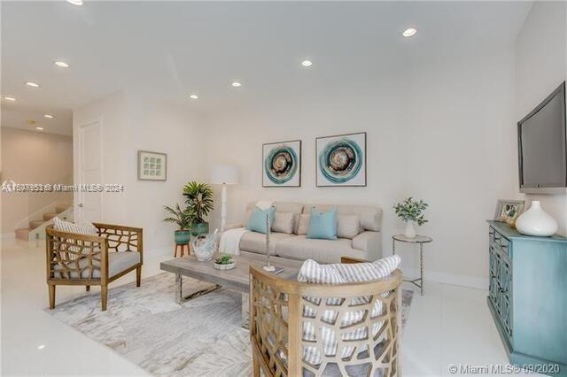 FLORANADA CENTER - Residential Lease