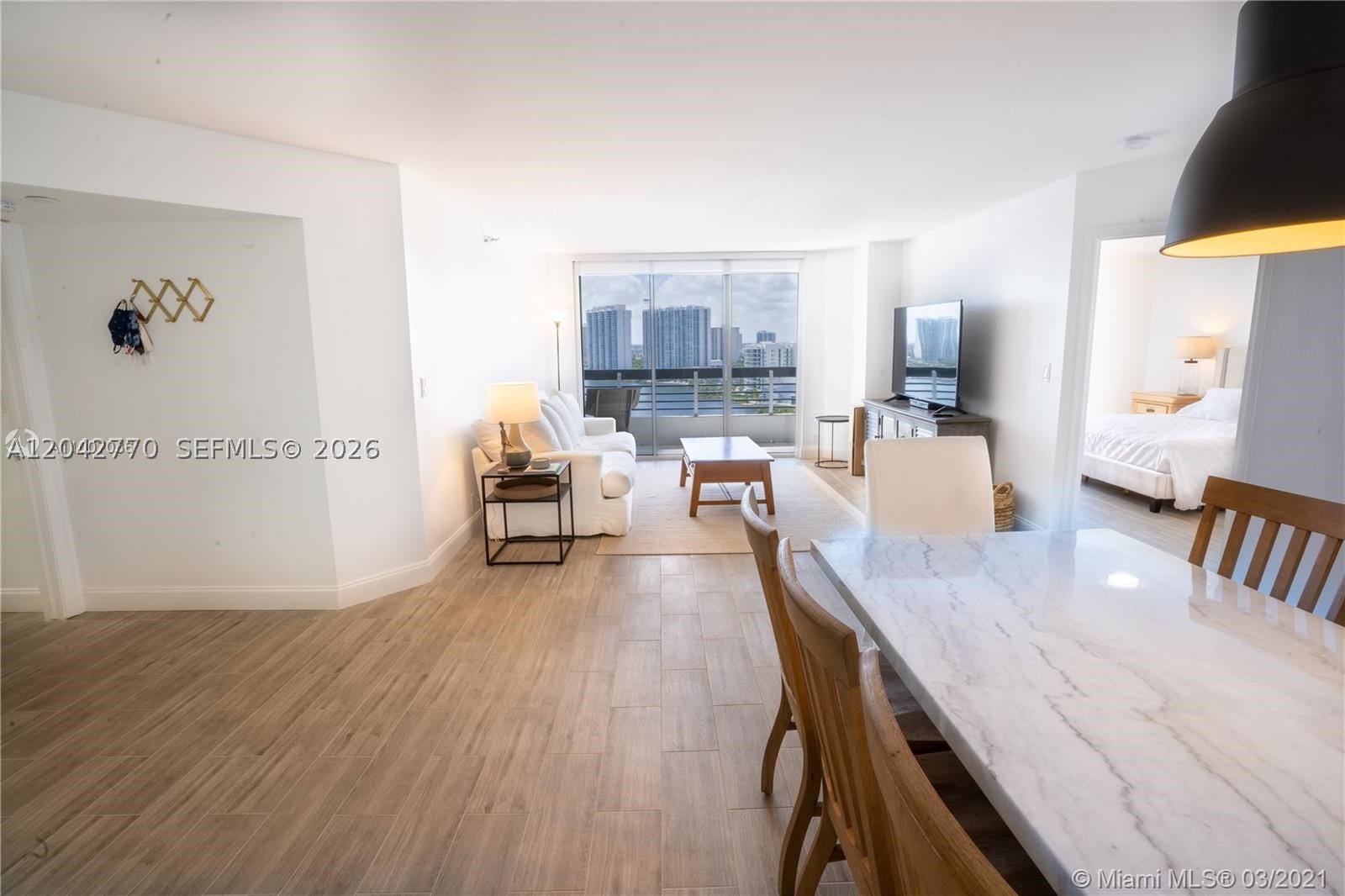 MYSTIC POINTE TOWER 500 C - Residential