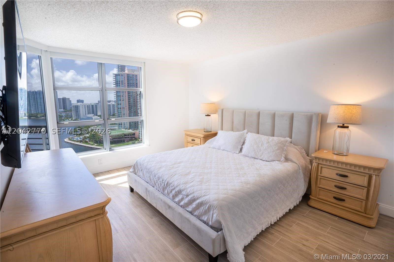 MYSTIC POINTE TOWER 500 C - Residential
