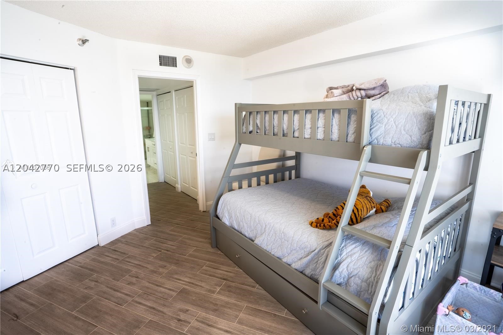 MYSTIC POINTE TOWER 500 C - Residential