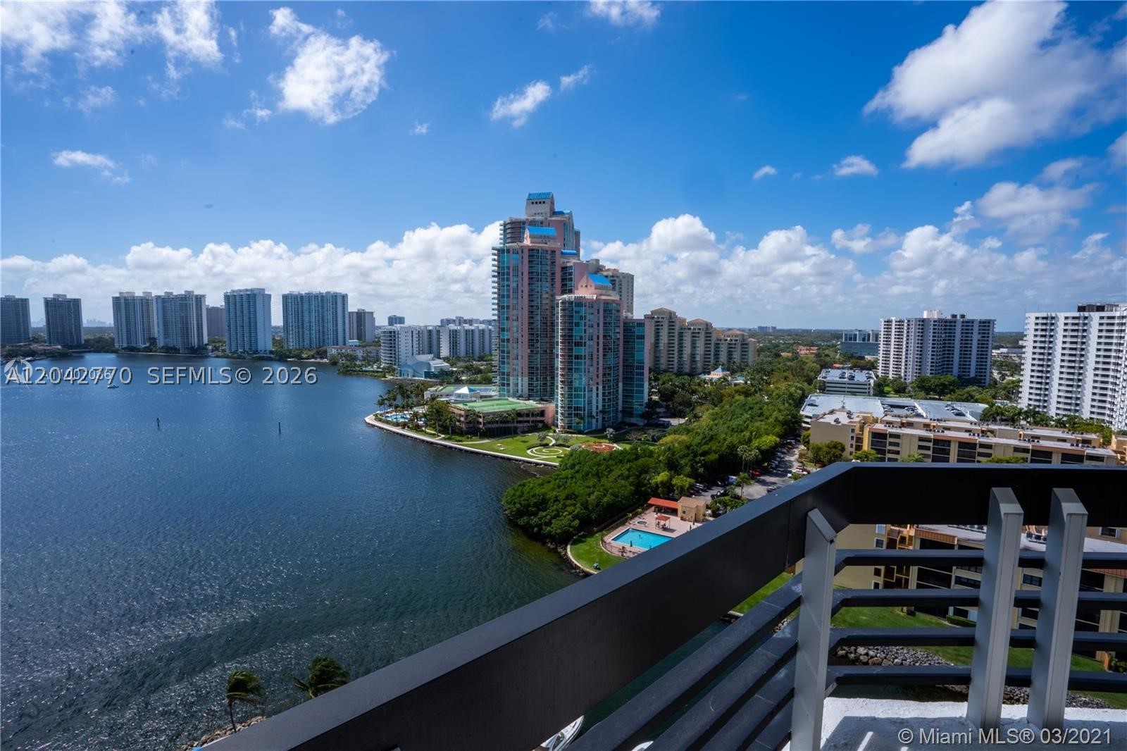 MYSTIC POINTE TOWER 500 C - Residential