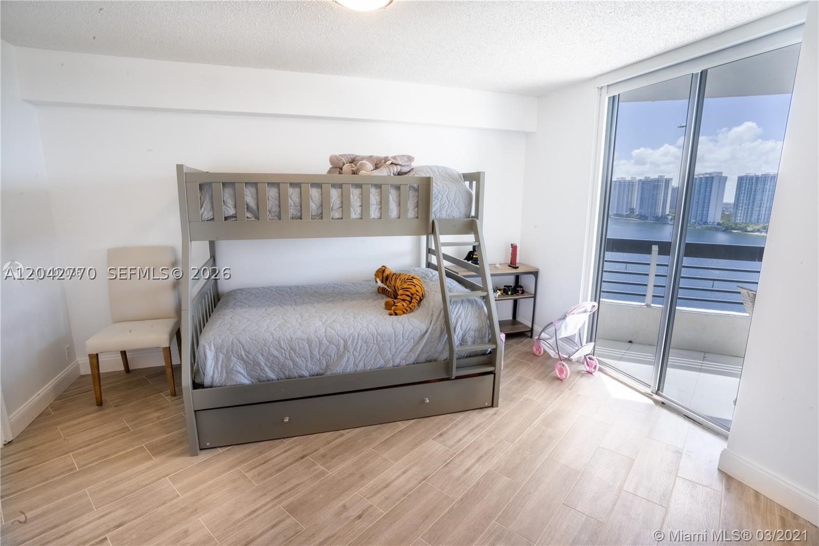 MYSTIC POINTE TOWER 500 C - Residential