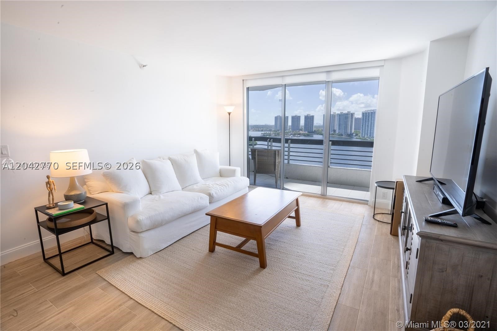 MYSTIC POINTE TOWER 500 C - Residential