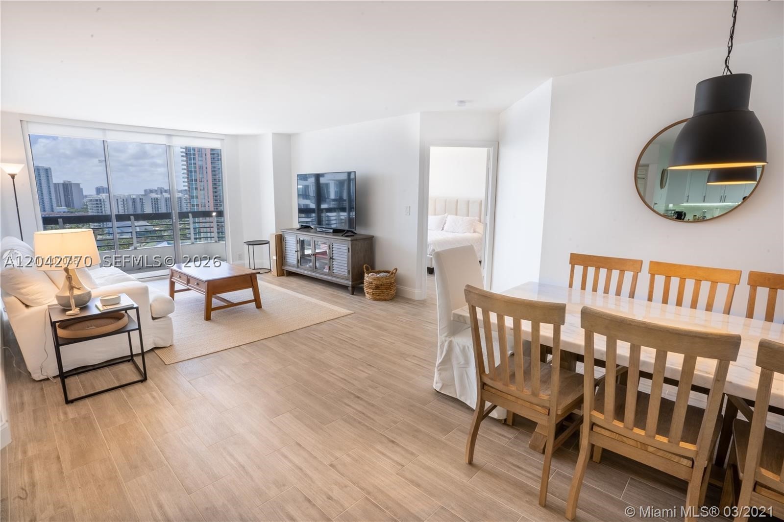 MYSTIC POINTE TOWER 500 C - Residential