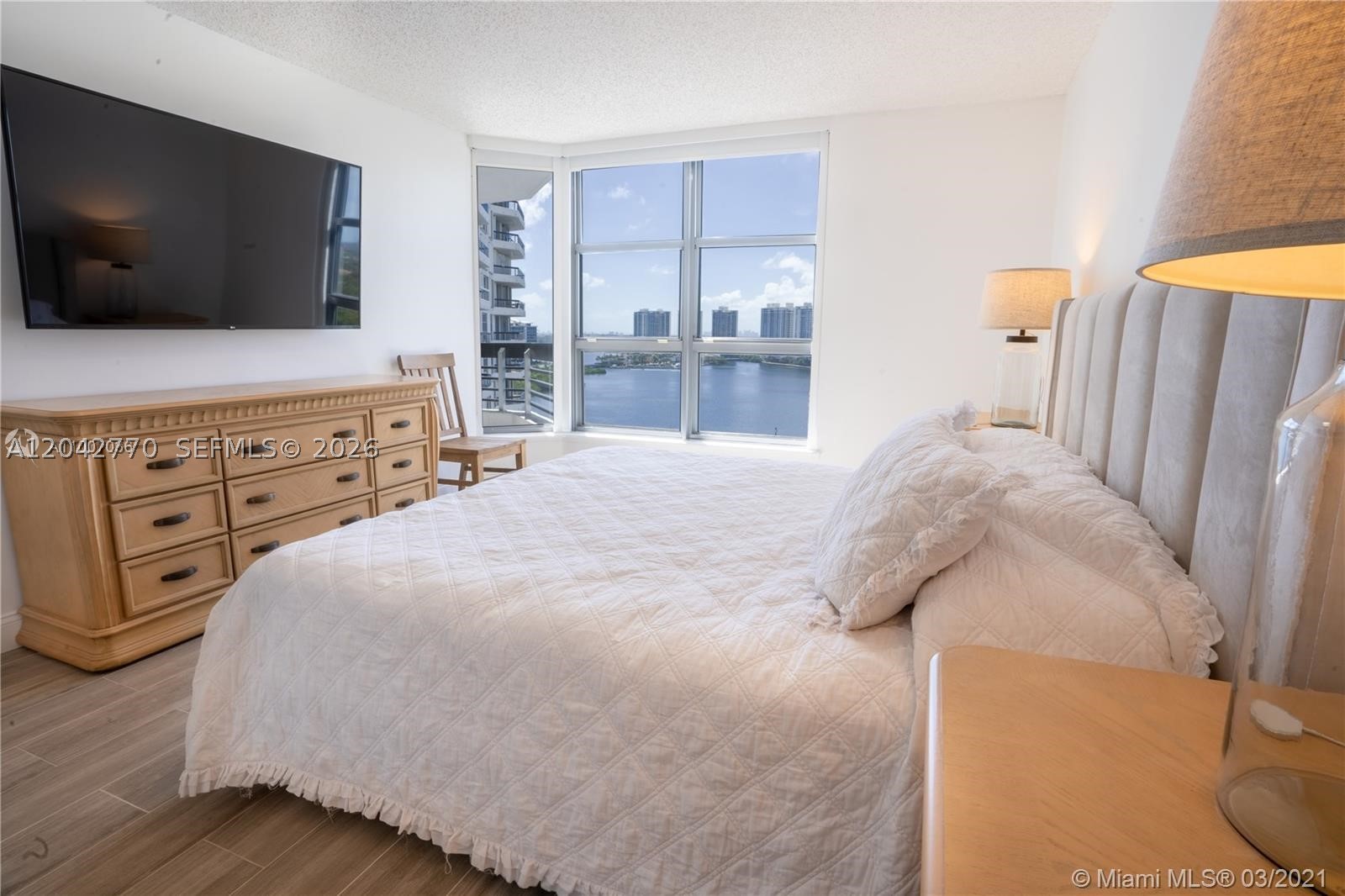 MYSTIC POINTE TOWER 500 C - Residential