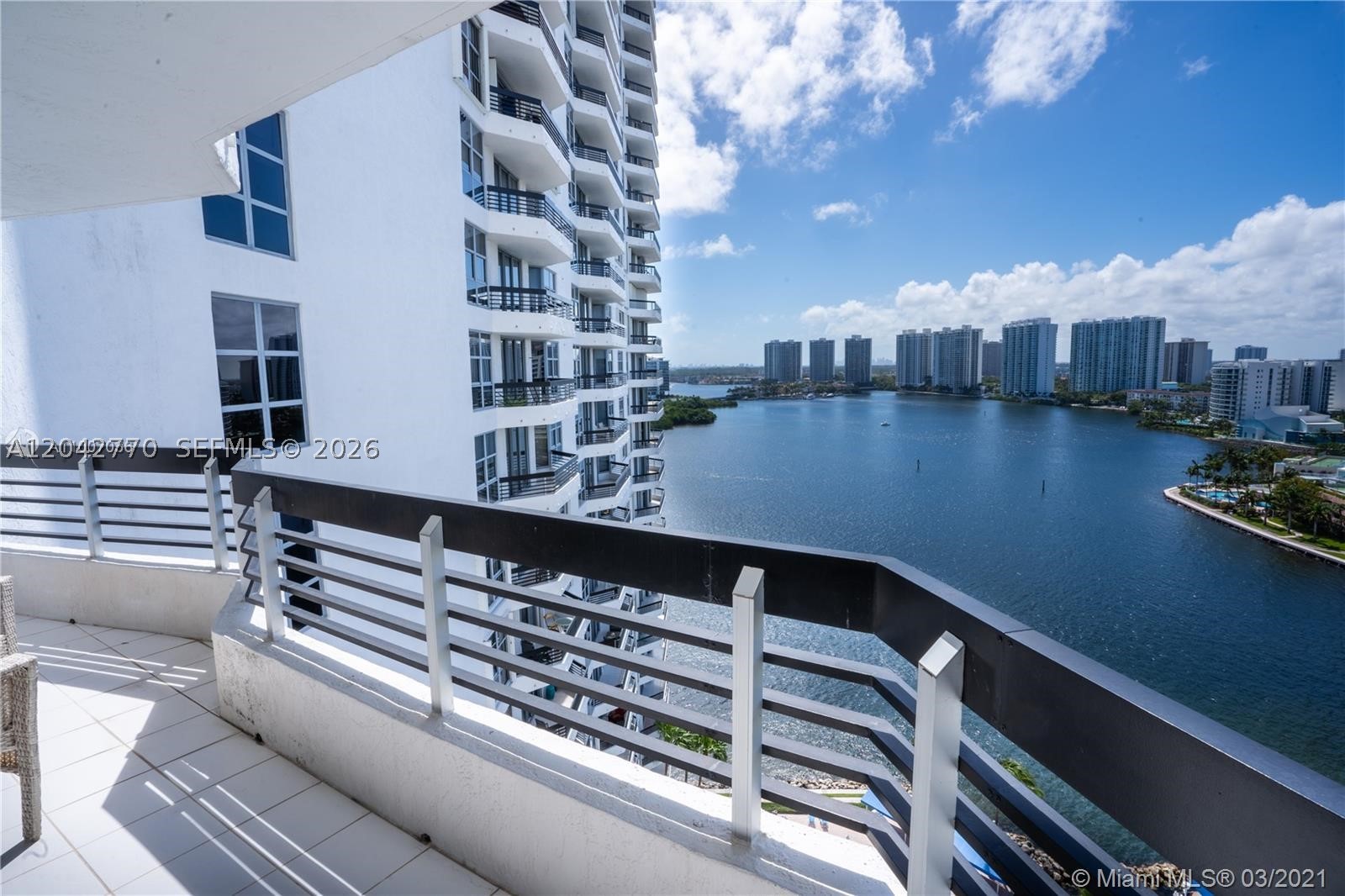 MYSTIC POINTE TOWER 500 C - Residential