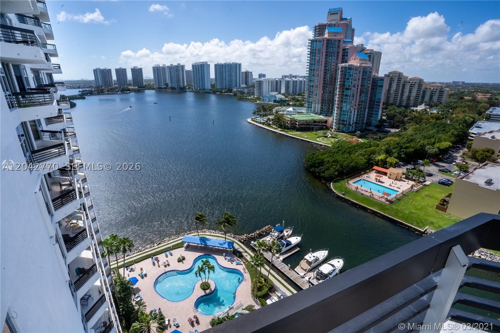 MYSTIC POINTE TOWER 500 C - Residential